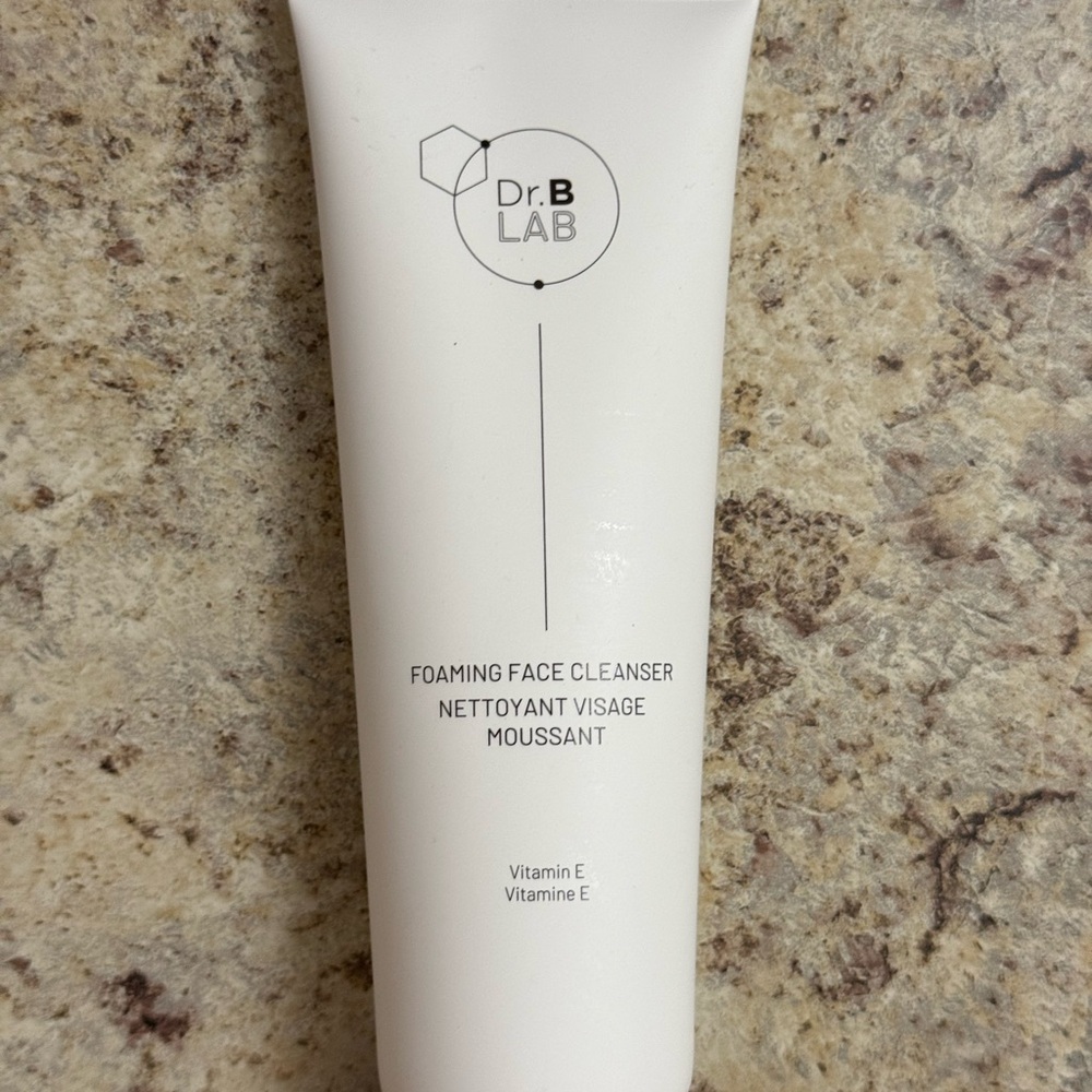 BNIB-Dr. Brandt White Foaming Face Cleanser with Vitamin E